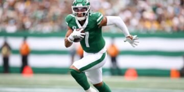 Jets Coach Spills Update on Justin Fields’ Return After QB1’s Big Strides in Practice