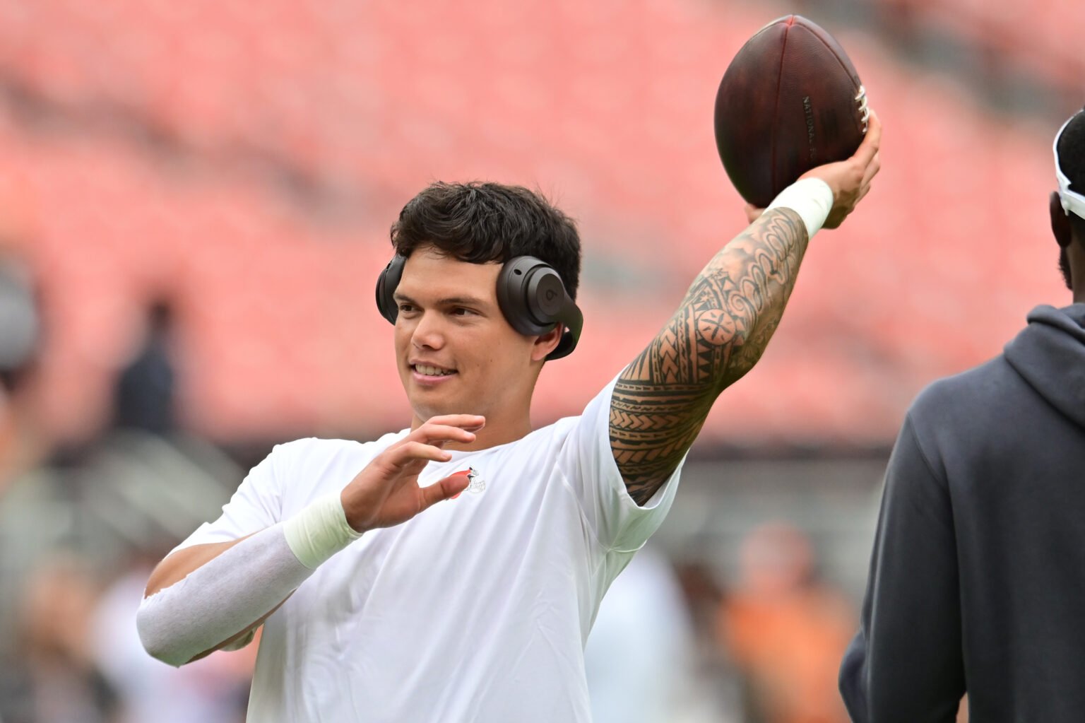 Cleveland Browns quarterback Dillon Gabriel (5) warms up before the game between the Browns and the Rams at Huntington Bank Field.