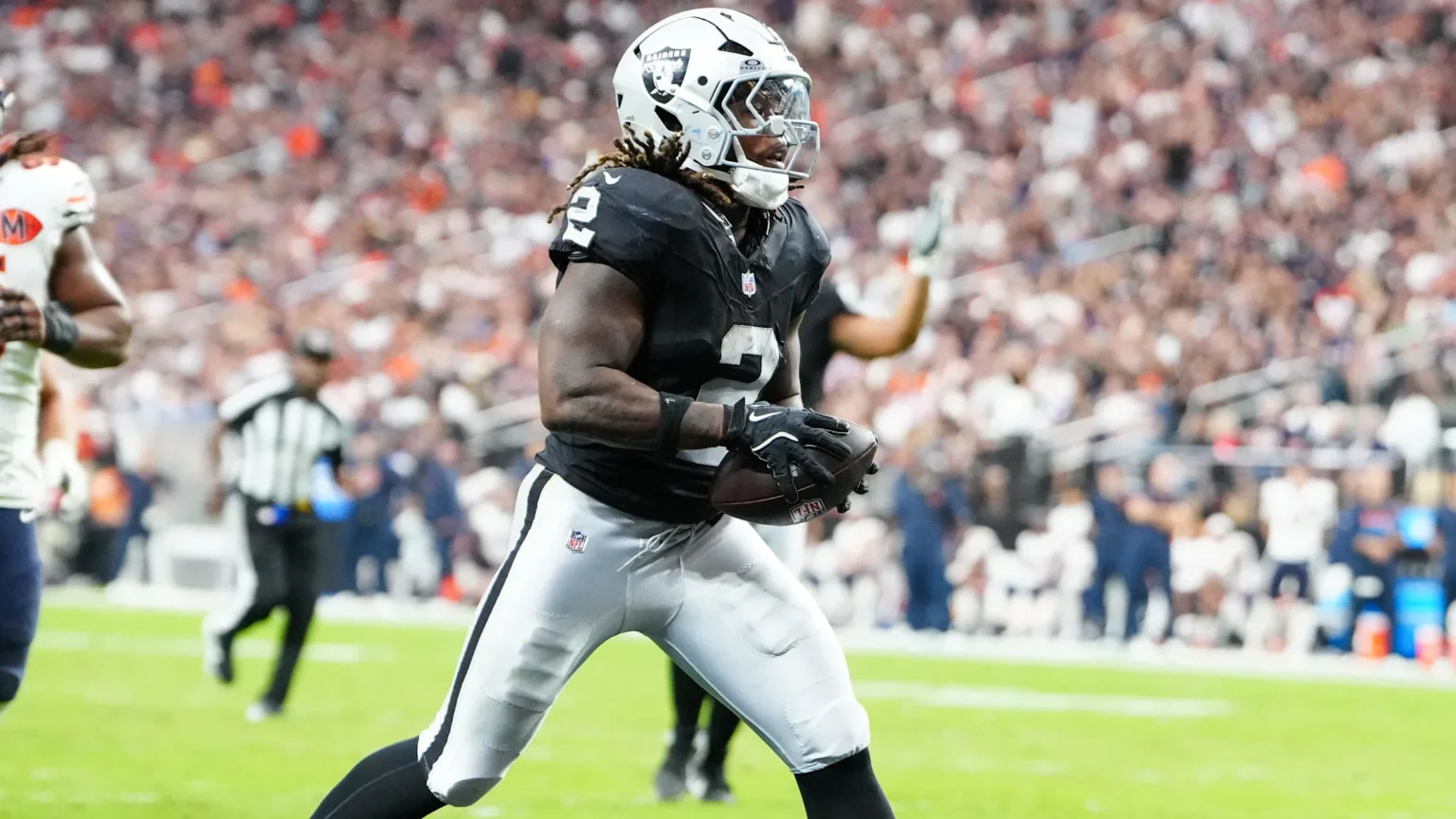 Ashton Jeanty Speaks Out After 3-TD Game as Raiders Suffer Third Straight Loss Las Vegas Raiders running back Ashton Jeanty (2) runs the ball for a touchdown during the second half against the Chicago Bears at Allegiant Stadium.