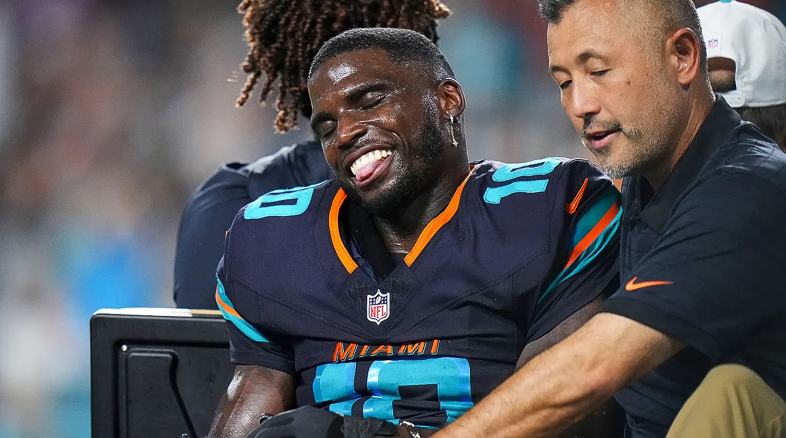 NFL Star Antonio Brown Calls Out NFL Over Tyreek Hill’s Injury Footage Tyreek Hill Carted Off after brutal knee injury vs the Jets