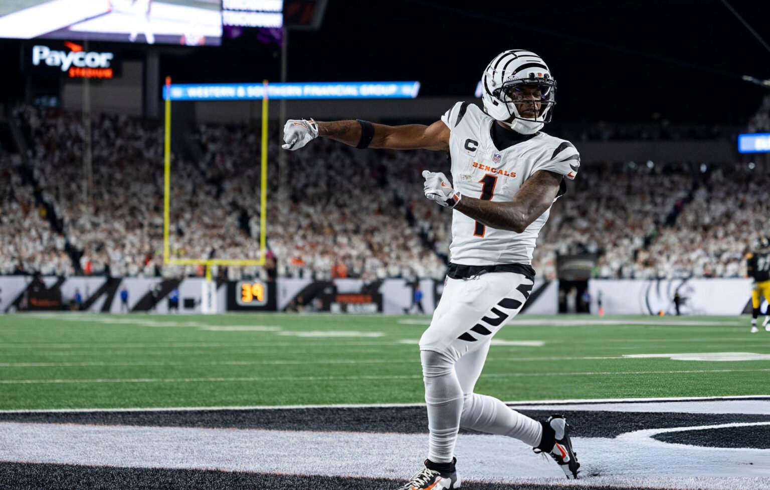 Ja'Marr Chase #1 of the Cincinnati Bengals celebrates after a touchdown during an NFL football game Pittsburgh Steelers at Paycor Stadium on October 16, 2025 in Cincinnati, Ohio. (Photo by Michael Owens/Getty Images)