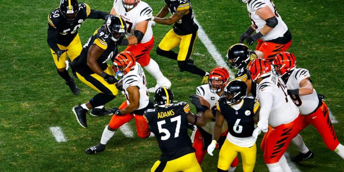 PITTSBURGH, PENNSYLVANIA - JANUARY 04: Khalil Herbert #34 of the Cincinnati Bengals runs the ball up the field in the third quarter of a game against the Pittsburgh Steelers at Acrisure Stadium on January 04, 2025 in Pittsburgh, Pennsylvania. (Photo by Justin K. Aller/Getty Images)