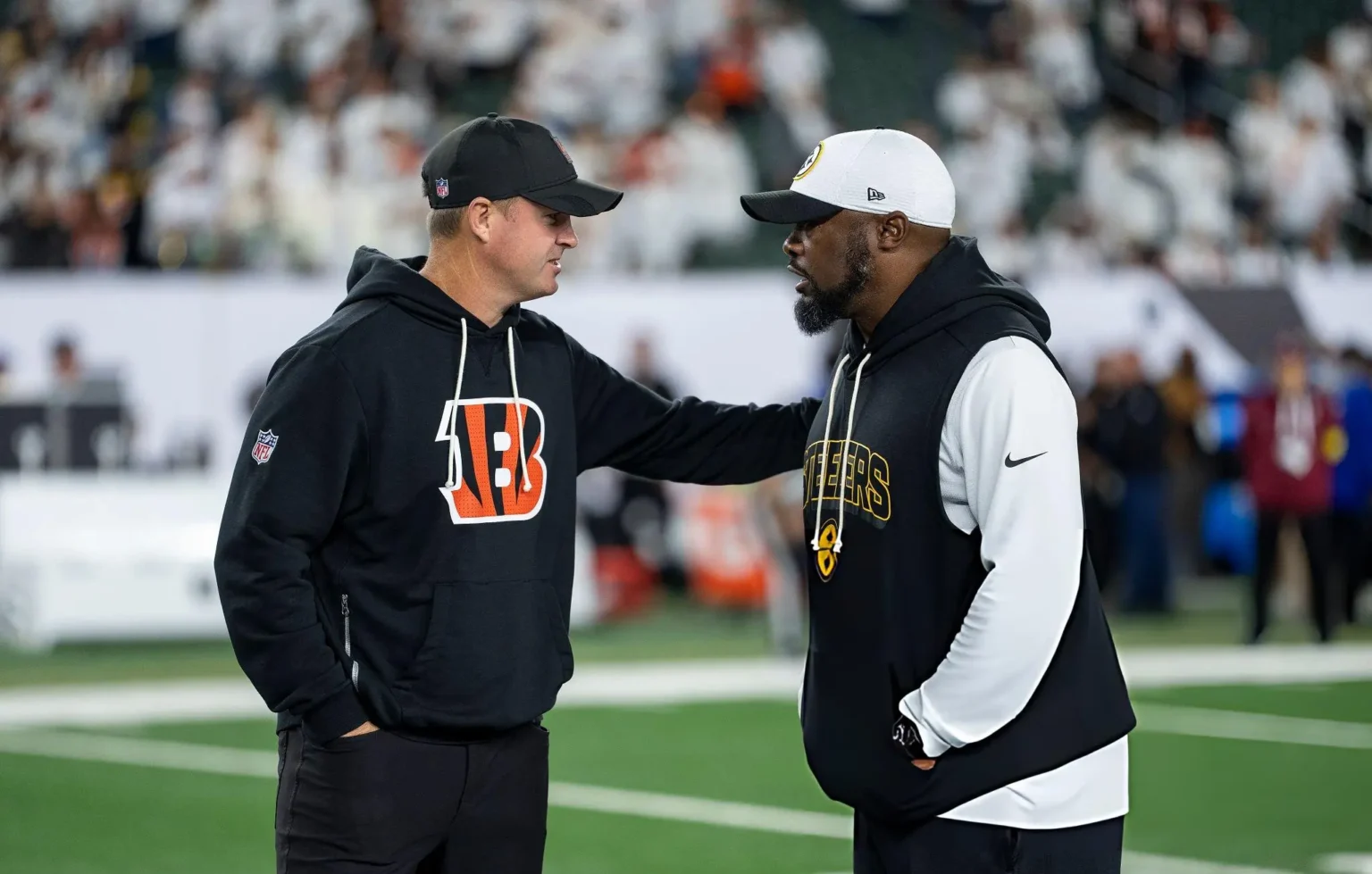 Steelers vs Bengals: Mike Tomlin and Zac Taylor Hit with Game-Day Shock as Boswell and McPherson Face Major Challenge Head coach Zac Taylor of the Cincinnati Bengals and head coach Mike Tomlin of the Pittsburgh Steelers chat prior to an NFL football game at Paycor Stadium in Cincinnati, Ohio.