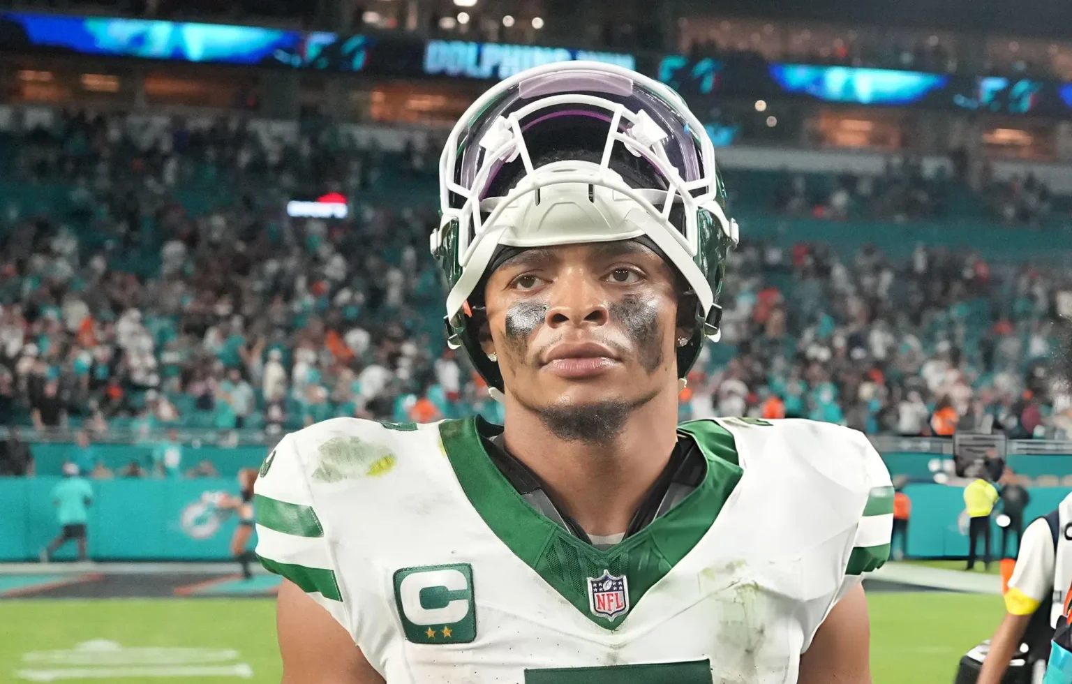 New York Jets quarterback Justin Fields (7) looks toward the stands following the game between the New York Jets and the Miami Dolphins on Monday, September 29, 2025 at Hard Rock Stadium in Miami, FL