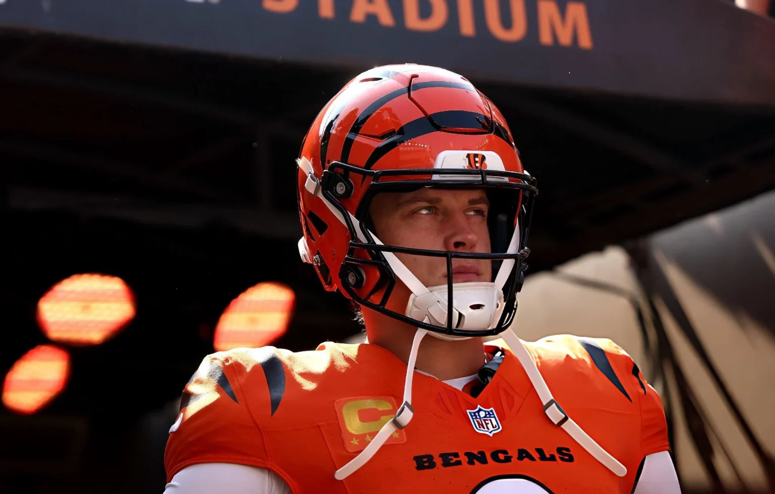 Bengals Coach’s Powerful Message Puts Joe Burrow’s Return Back in the Spotlight Joe Burrow #9 of the Cincinnati Bengals prepares to run out to the field prior to the start of the NFL 2025 game against the Jacksonville Jaguars at Paycor Stadium on September 14, 2025 in Cincinnati, Ohio. (Photo by Kirk Irwin/Getty Images)