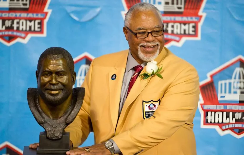 4 Years After His Passing, Curley Culp is Remembered Through a Story Only Steelers Great Mike Webster Could Tell Former defender Curley Culp poses with his bust during the NFL Class of 2013 Enshrinement Ceremony at Fawcett Stadium on Aug. 3, 2013 in Canton, Ohio. (Photo by Jason Miller/Getty Images)
