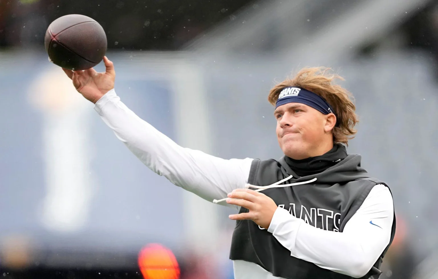 Jaxson Dart Cleared From Concussion Protocol Positioned to Start Monday vs Patriots Jaxson Dart #6 of the New York Giants warms up against the Chicago Bears in the game at Soldier Field on November 09, 2025 in Chicago, Illinois. (Photo by Patrick McDermott/Getty Images)
