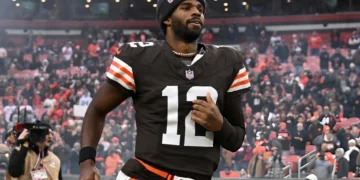 Quarterback Shedeur Sanders #12 of the Cleveland Browns runs onto the field before the NFL 2025 game against the Baltimore Ravens at Huntington Bank Field on November 16, 2025, in Cleveland, Ohio. The Ravens defeated the Browns 23-16. (Photo by Jason Miller/Getty Images)