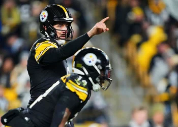 Aaron Rodgers #8 of the Pittsburgh Steelers calls a play at the line of scrimmage against the Buffalo Bills during an NFL football game at Acrisure Stadium on November 30, 2025 in Pittsburgh, Pennsylvania. (Photo by Cooper Neill/Getty Images)
