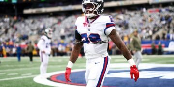 Tyrone Tracy Injury: Giants RB Suffers Apparent Left Leg Injury vs. Patriots