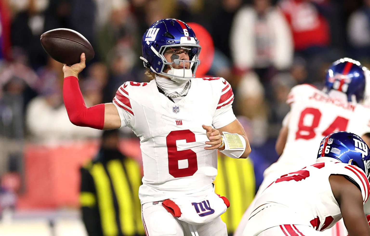 Giants’ Jaxson Dart Stands Firm on Playing Style Despite Heavy Hit vs. Patriots Jaxson Dart #6 of the New York Giants makes a pass during the second quarter of the game against the New England Patriots at Gillette Stadium on December 01, 2025